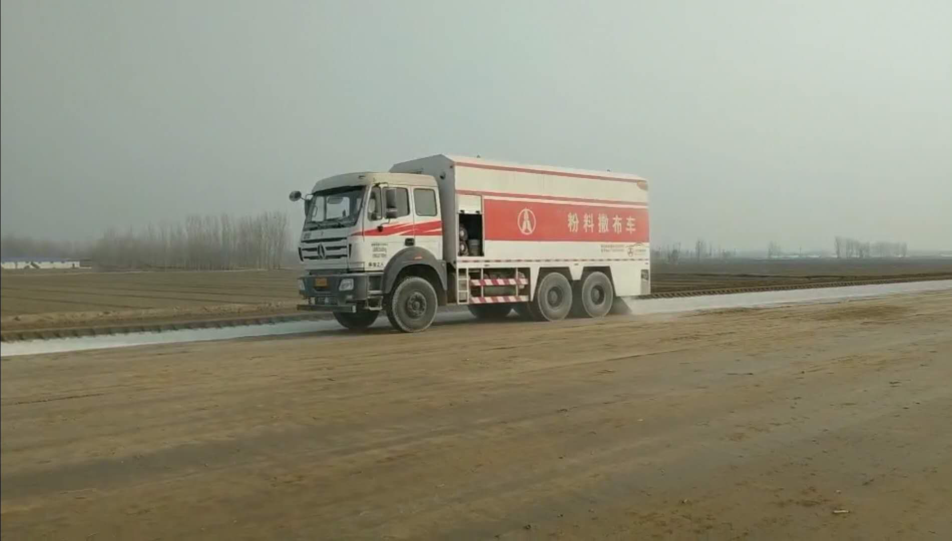 瀝青水泥撒布車(chē)?yán)锩娴臑r青噴不出來(lái)是什么原因？